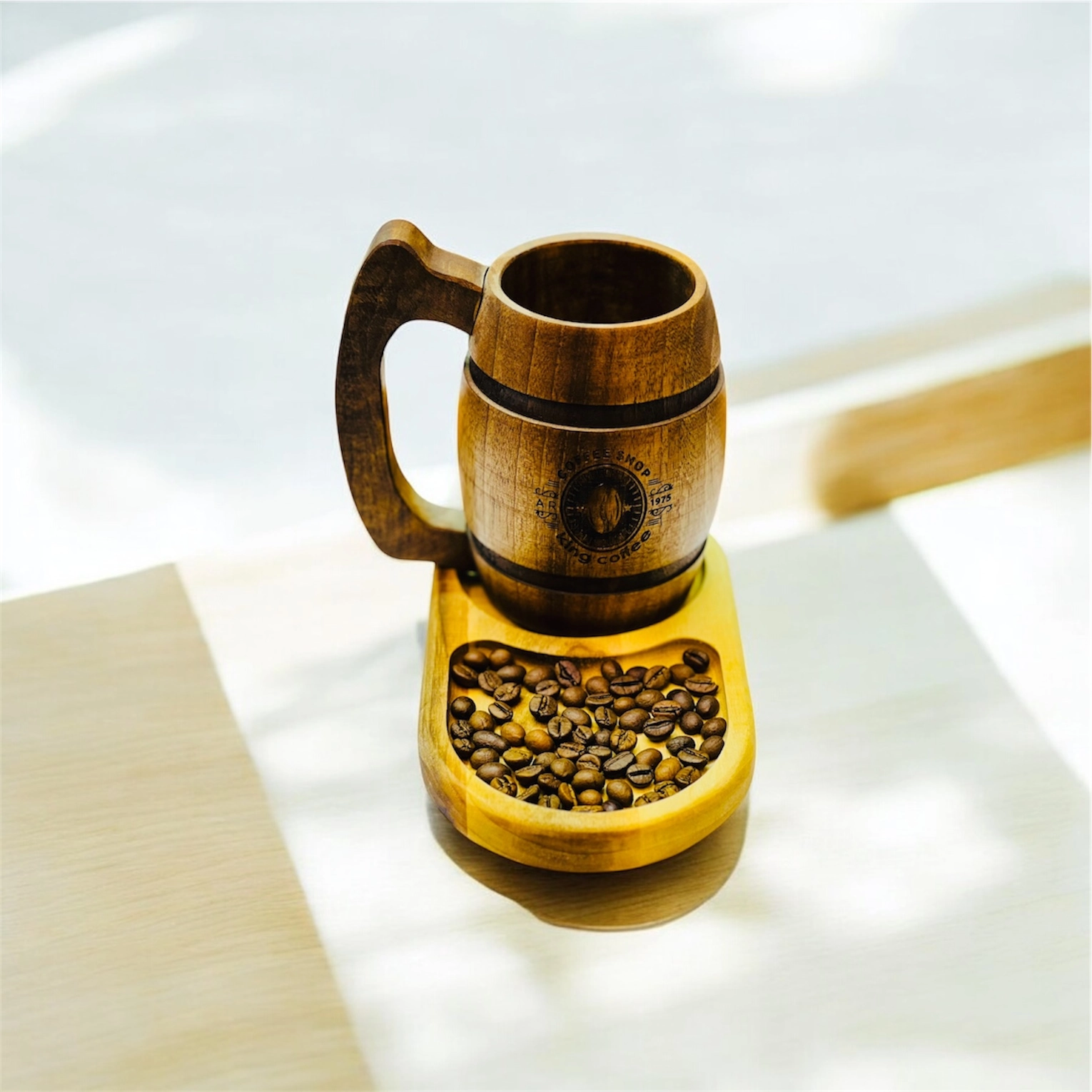 لیوان بررگ چوبی و سینی چوبی ۱۵سانتی